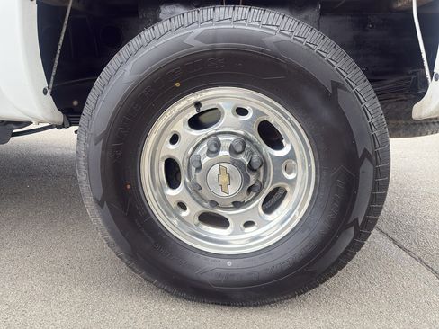 Used 2004 Chevrolet Silverado 2500 LS w/ Skid Plate Package AWD/4WD image 12