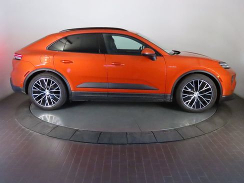 Certified 2025 Porsche Macan Electric RWD image 8