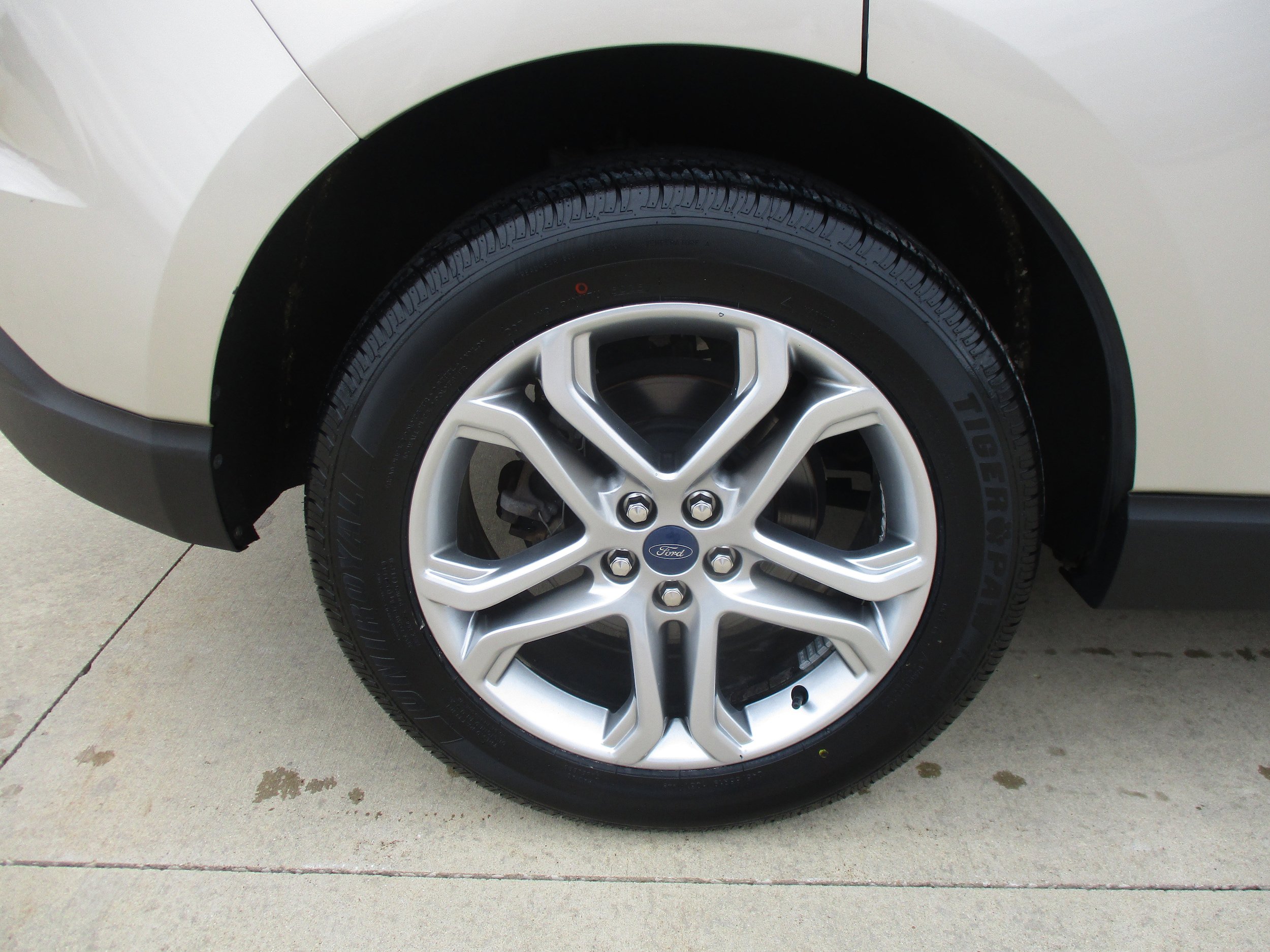 Used 2017 Ford Edge Titanium w/ Cold Weather Package FWD image 12
