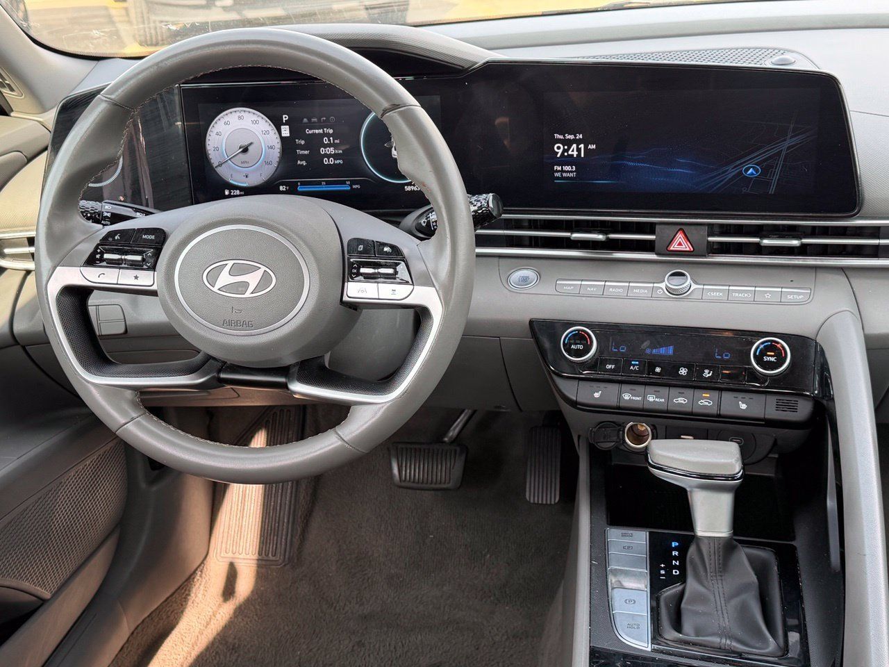 Used 2025 Hyundai Elantra SEL FWD image 8