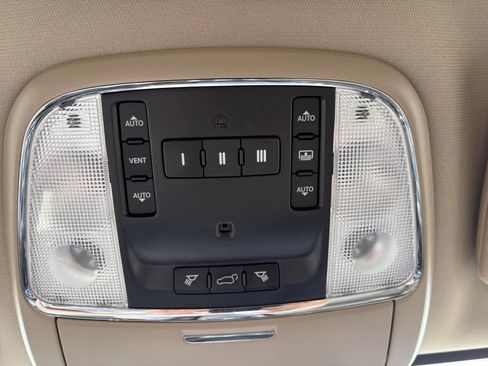 Used 2017 Jeep Grand Cherokee Overland AWD/4WD image 31