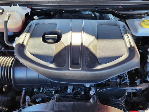 Used 2025 RAM 1500 Laramie image 17