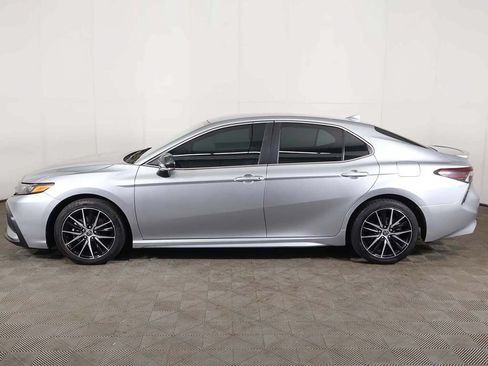 Used 2022 Toyota Camry SE FWD image 13