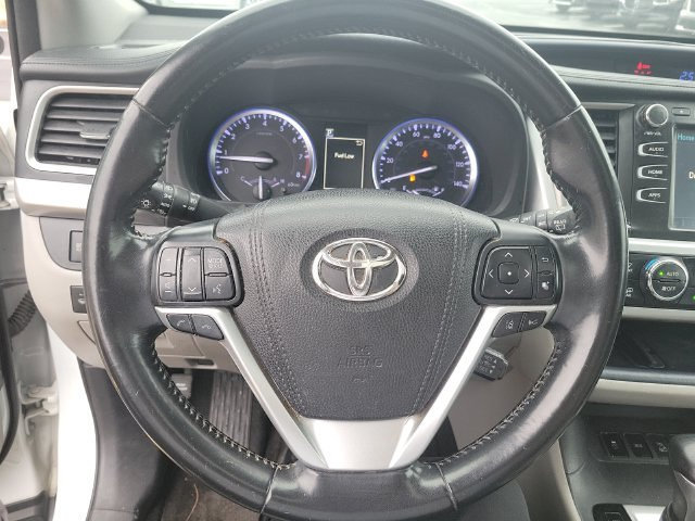 Used 2018 Toyota Highlander XLE AWD/4WD image 24