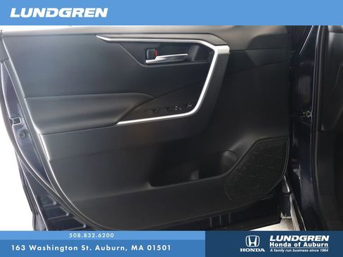 Used 2024 Toyota RAV4 SE w/ Weather & Moonroof Package image 8