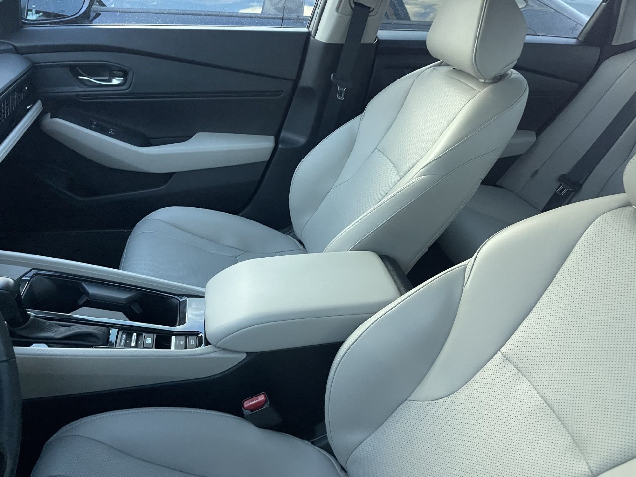 Used 2025 Honda Accord EX-L image 10