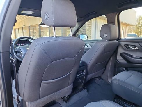 Used 2023 Chevrolet Traverse LT image 33