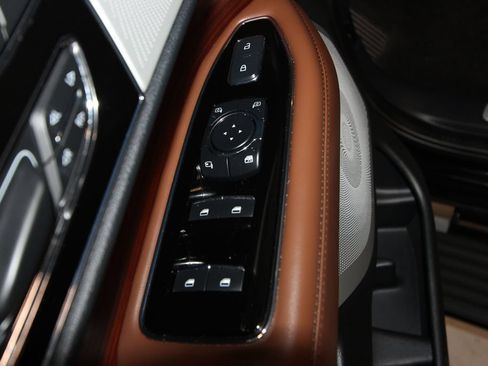 Used 2024 Lincoln Navigator Reserve AWD/4WD image 6