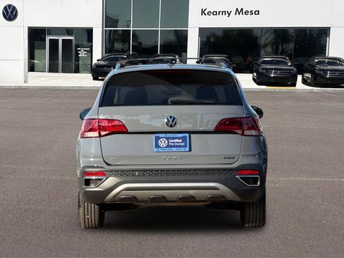 Used 2022 Volkswagen Taos SE w/ Panoramic Sunroof Package image 5