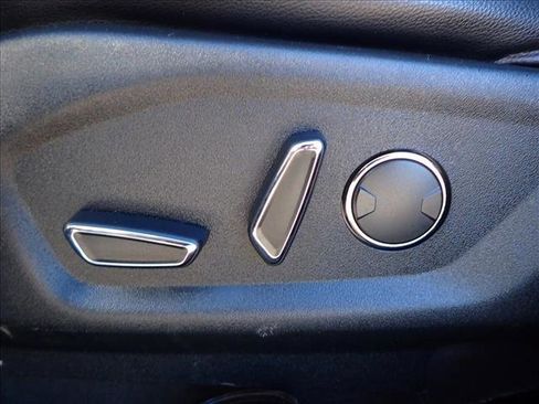 Used 2017 Ford Explorer XLT w/ Equipment Group 202A image 13