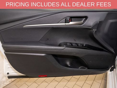 Used 2025 Toyota Camry SE FWD image 11