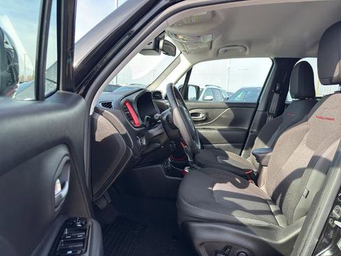 Used 2022 Jeep Renegade Trailhawk w/ Trailer Tow Group AWD/4WD image 11