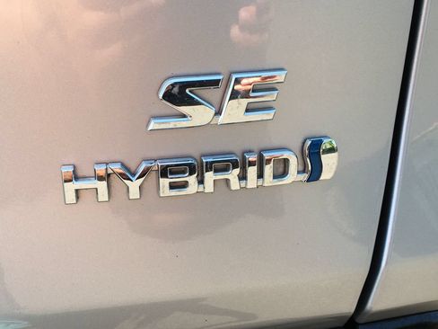 Used 2022 Toyota RAV4 SE w/ Convenience Package AWD/4WD image 6