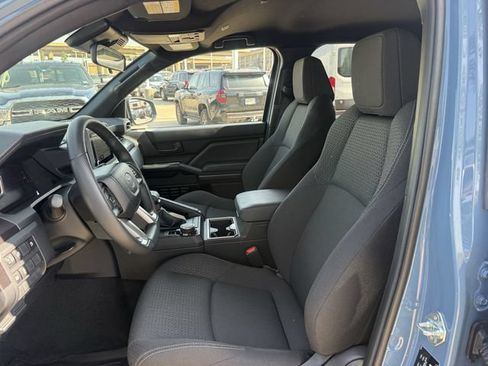 Used 2025 Toyota 4Runner SR5 AWD/4WD image 26