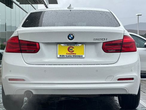 Used 2017 BMW 320i Sedan image 4