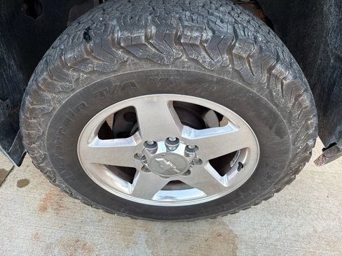 Used 2014 Chevrolet Silverado 2500 LT w/ Custom Sport Truck Package AWD/4WD image 34