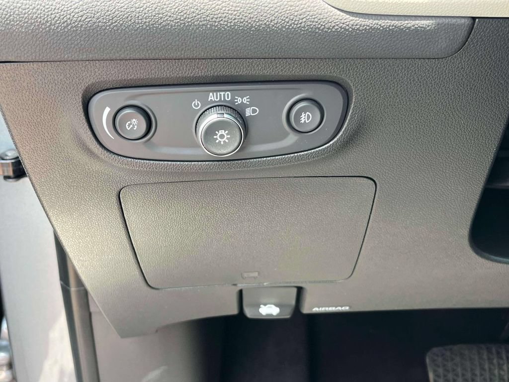 Certified 2023 Buick Encore GX Essence w/ Experience Buick Package FWD image 30