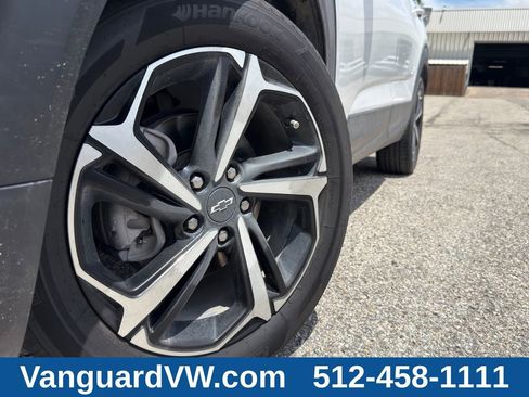 Used 2023 Chevrolet TrailBlazer RS w/ Sun and Liftgate Package FWD image 3