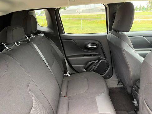 Used 2020 Jeep Renegade Altitude FWD image 30
