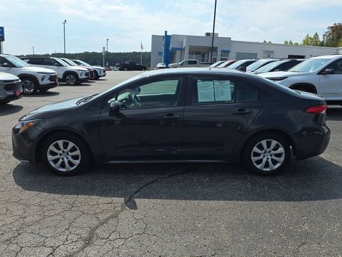Used 2025 Toyota Corolla LE FWD image 5