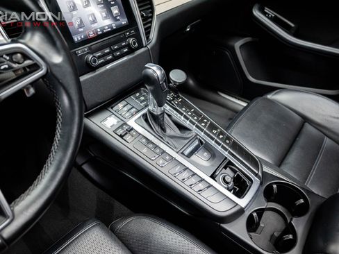 Used 2018 Porsche Macan Turbo image 62