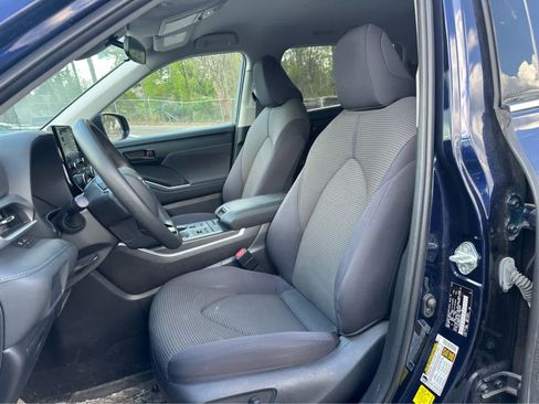 Used 2021 Toyota Highlander L AWD/4WD image 8