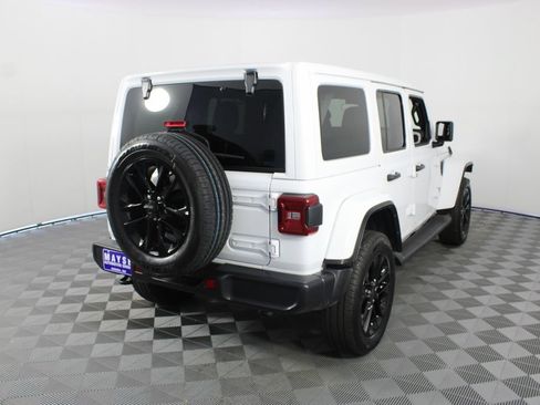 Used 2025 Jeep Wrangler Unlimited Sahara AWD/4WD image 23