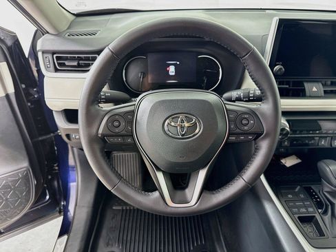 Used 2025 Toyota RAV4 XLE w/ Weather Package AWD/4WD image 18