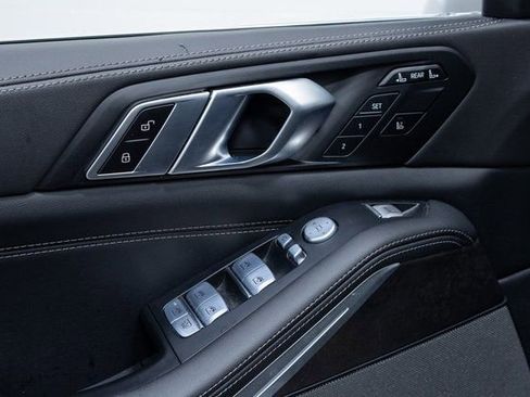 Certified 2024 BMW X7 xDrive40i image 11