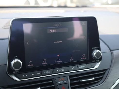 Used 2024 Nissan Altima 2.5 SV FWD image 14