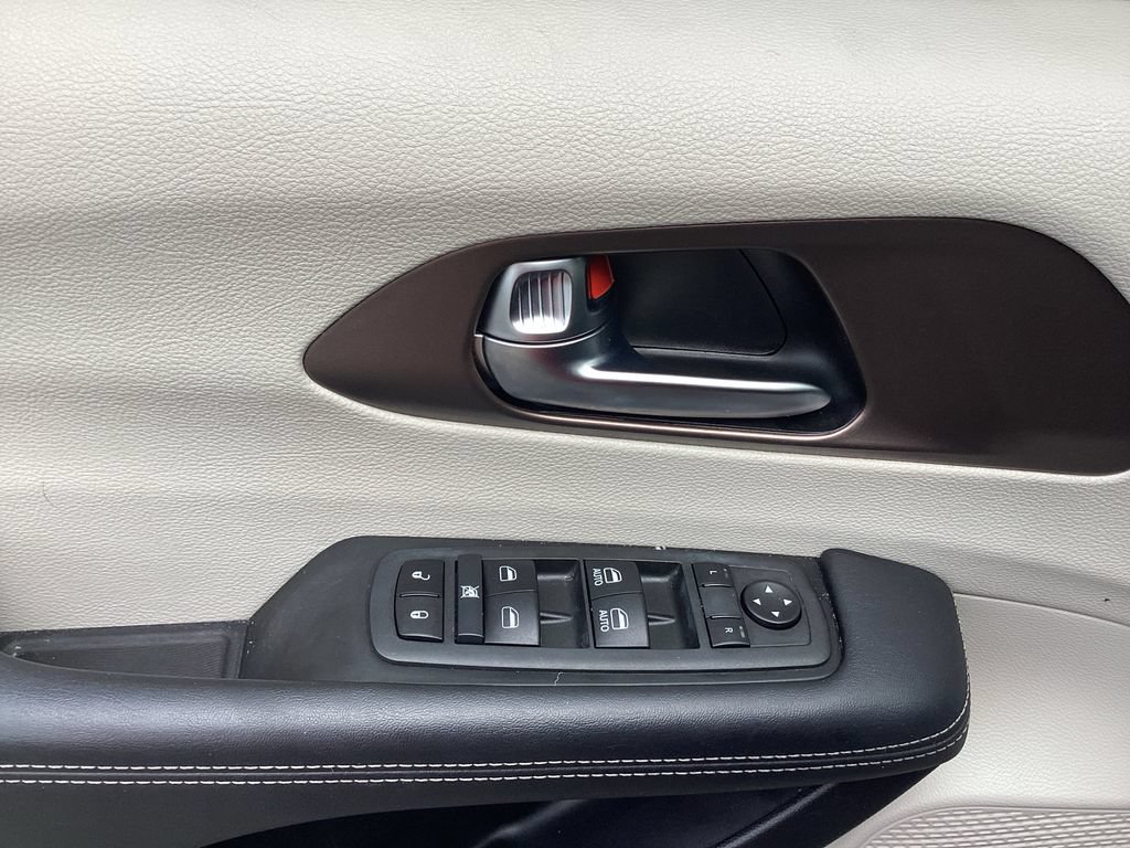 Used 2022 Chrysler Voyager LX FWD image 35