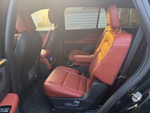 Used 2025 Lincoln Aviator Reserve w/ Jet Appearance Package image 2