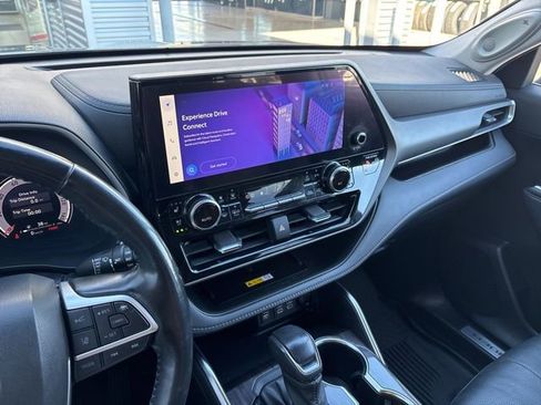 Used 2023 Toyota Highlander Limited image 18