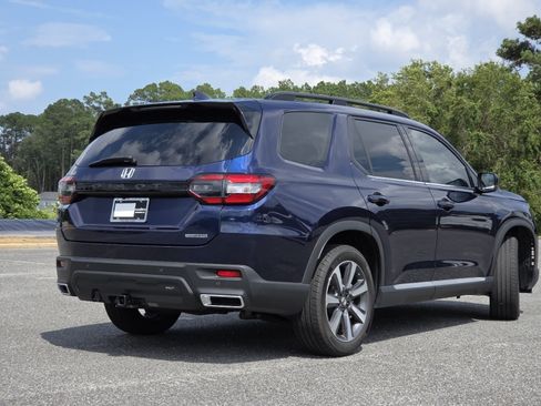 Certified 2025 Honda Pilot Touring image 21