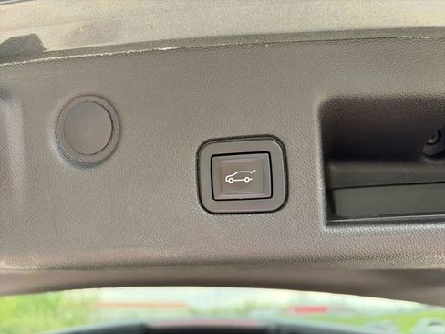 Used 2019 Chevrolet Equinox Premier FWD image 25