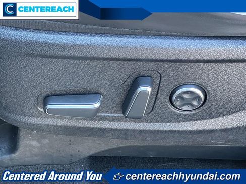 Used 2023 Hyundai Palisade SEL w/ Premium Package image 16