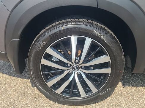 Used 2024 Nissan Pathfinder Platinum w/ Lighting Package (N92) AWD/4WD image 33