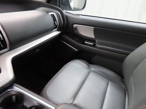 Used 2025 Ford Expedition Active image 32