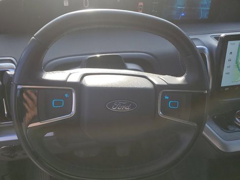 Used 2025 Ford Expedition Max Platinum image 8