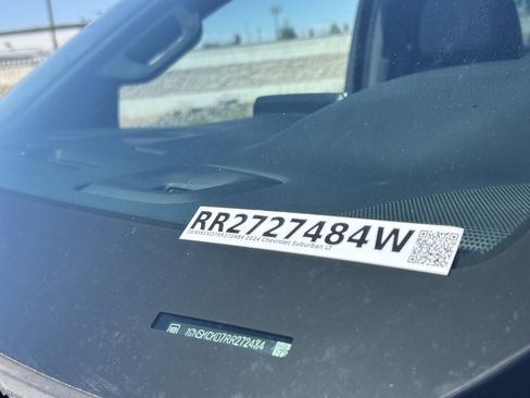 Used 2024 Chevrolet Suburban LT image 16