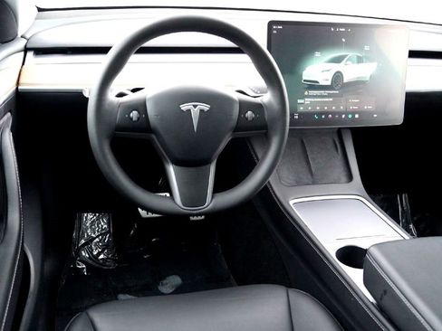 Used 2022 Tesla Model Y Performance image 19