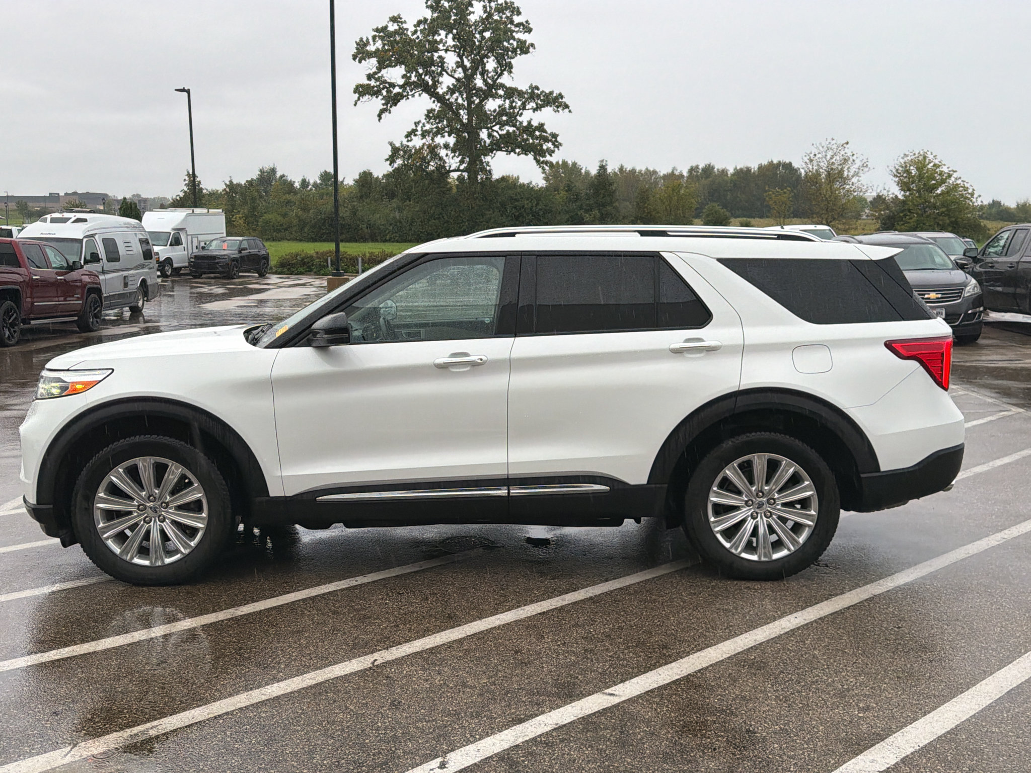 Used 2021 Ford Explorer Limited w/ Hybrid Equipment Group 310A AWD/4WD image 2