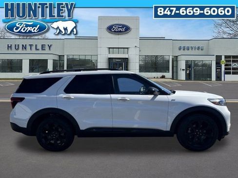 Used 2023 Ford Explorer ST-Line w/ Class IV Trailer Tow Package AWD/4WD image 4