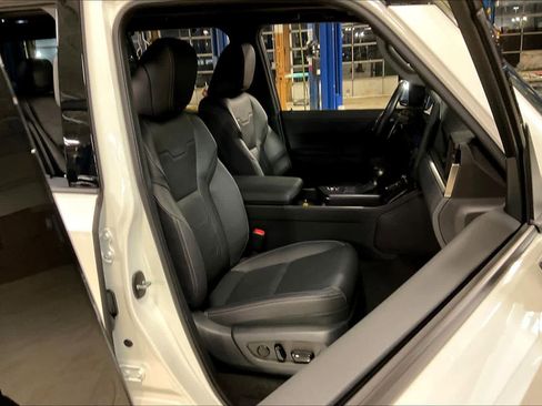 Used 2024 Lexus GX 550 image 8