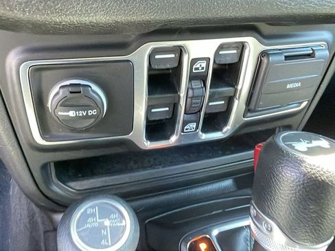 Used 2024 Jeep Wrangler Unlimited w/ Convenience Group image 18