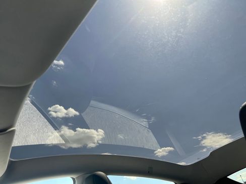 Used 2026 Tesla Model Y Long Range image 31