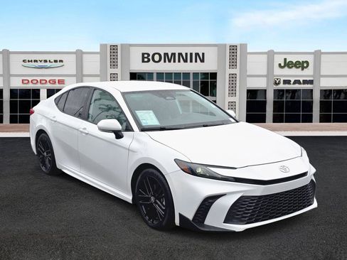 Used 2025 Toyota Camry XSE image 2