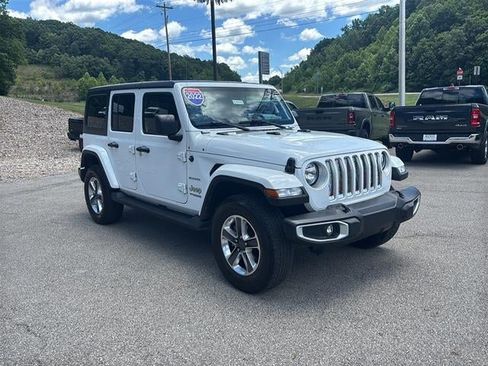 Used 2022 Jeep Wrangler Unlimited Sahara w/ Cold Weather Group AWD/4WD image 3