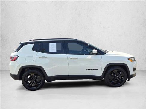 Used 2020 Jeep Compass Latitude FWD image 4