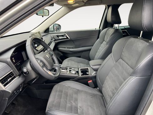 Used 2023 Mitsubishi Outlander SE image 9